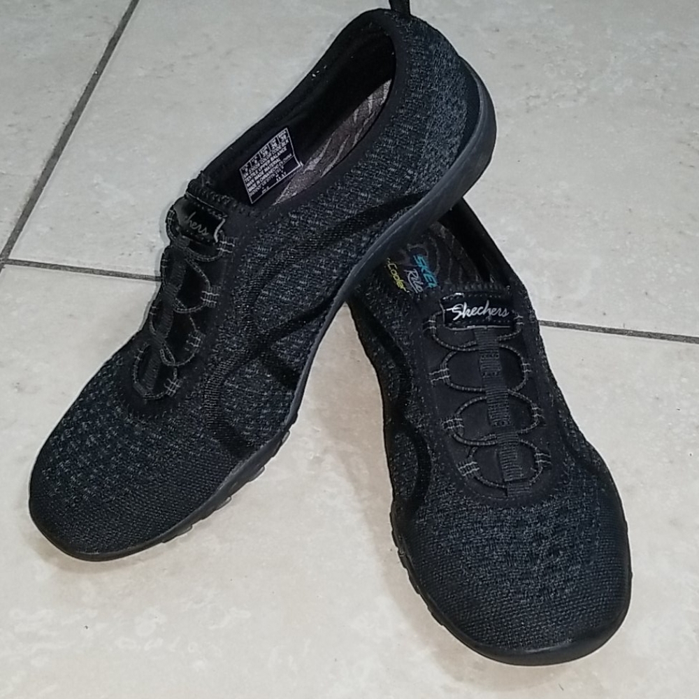 SKECHERS memory foam Size 9 slip on sneakers